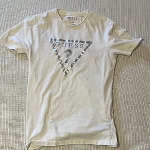 Men’s medium Guess shirt